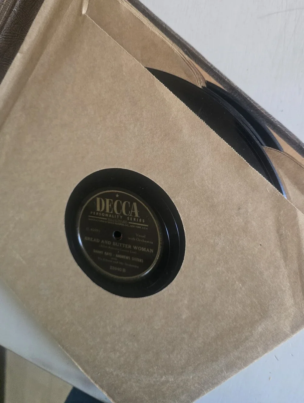 10 Vinyl Records From The 1940s And 1950s - Picture 2 of 3